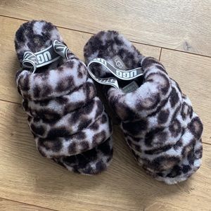 NWOT UGG SLIPPERS — 8